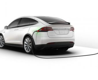 Product Review : Tesla Model X will Hit the Street in 2016