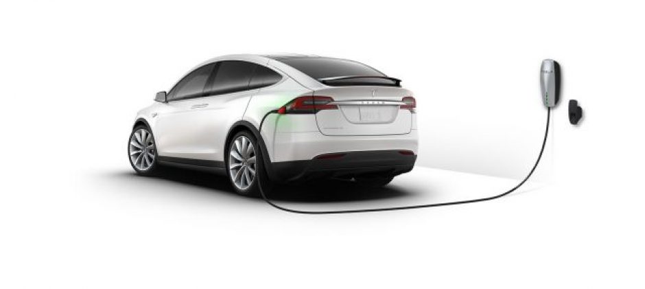 Product Review : Tesla Model X will Hit the Street in 2016